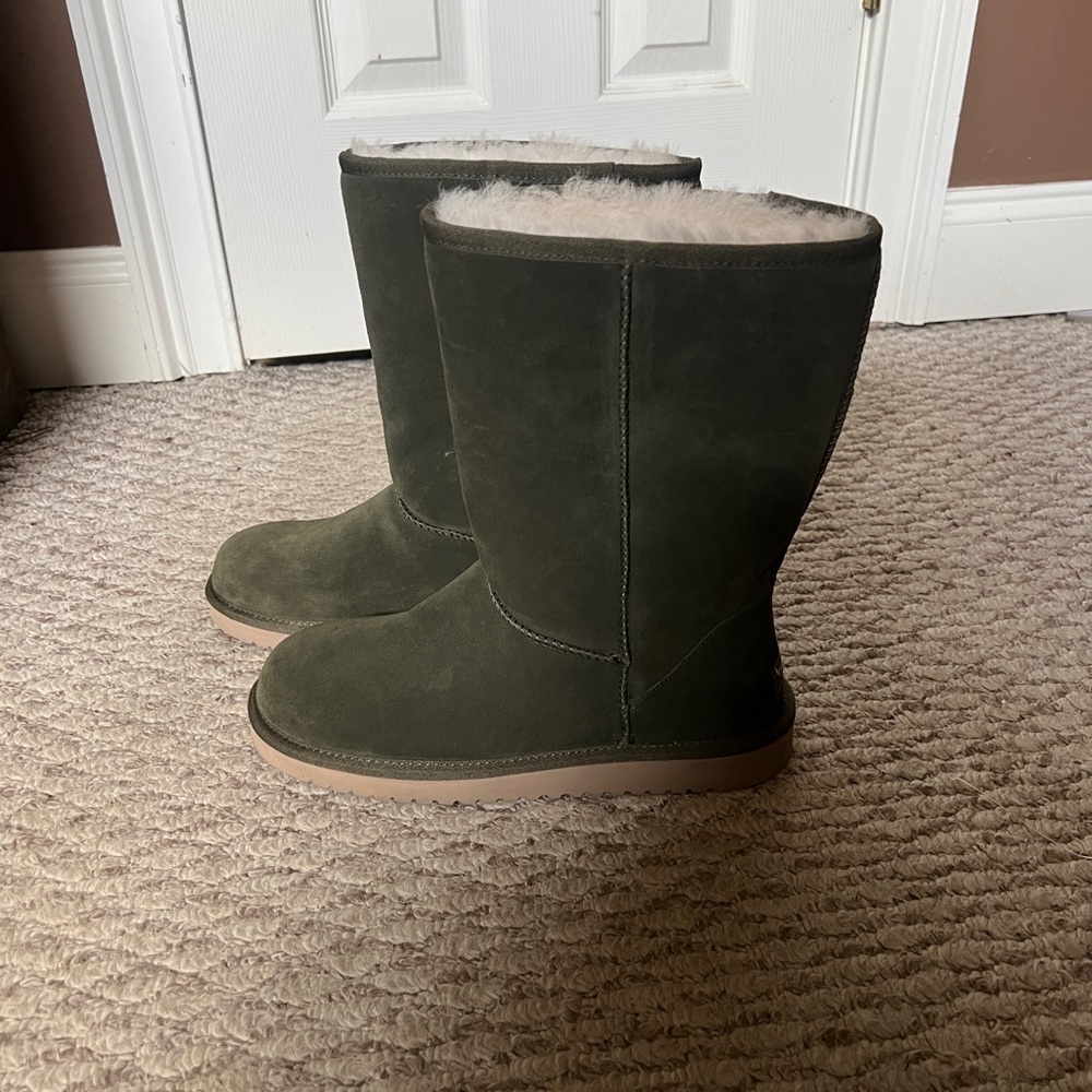 Ugg Boots Olive Green - Picture 3 of 5